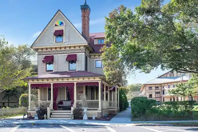 Image de Ocean View, Pathway Situated, Large Wrap Around Porch, Private Parking!