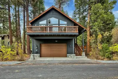 Image de Private Hot Tub, Walk-to-Trail, Pet Friendly, Games, Near King's Beach