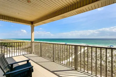 Image de Luxurious Beachfront End Unit Townhome |Unobstructed Gulf Views |Step onto Sugar White Sands |Garage