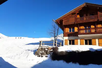 Image de Vrijstaand Chalet, met Directe Toegang tot de Skipiste