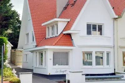 Image de Les Bruyeres - Bel appartement rénové de 2 chambres à 100 m de la mer