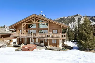 Image de Chalet d'exception avec sauna et jacuzzi, accès direct aux pistes