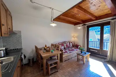 Image de Appartement 6 pers · Centre village · Cheminée + Balcon Sud