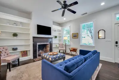 Image de Charming Abode on Quiet Street w/ Courtyard and Parking by Lucky Savannah