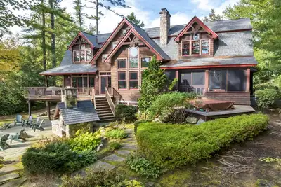 Image de Pet Friendly Moose Lodge on Lake Winnipesaukee Sleeps 14