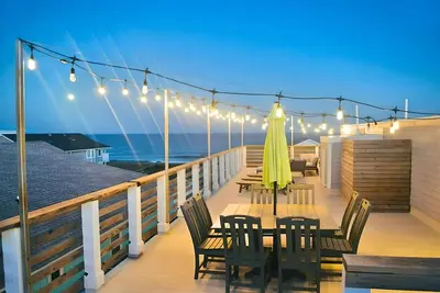 Image de Ocean Views, Rooftop Terrace, and an Ev charger!