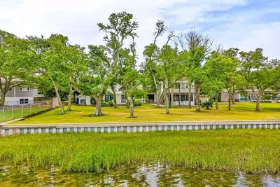 Image de Andrews Cottage, Soundfront House in Atlantic Beach, Nc!