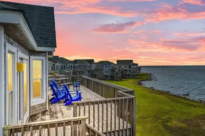 Image de Summer Savings-Soundfront Dog Friendly w/ Wind Sports Access, Hot Tub, Cmty Pool