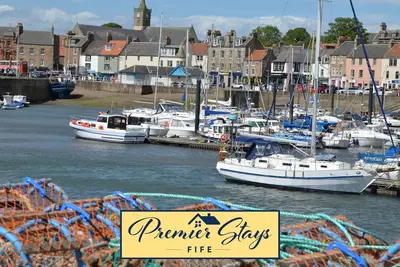 Tall Ship, Anstruther is a lovely townhouse with excellent  sea views