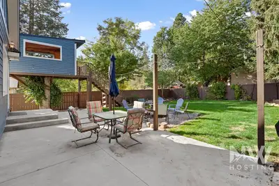 Image de Cozy Farmhouse w/ Treehouse & Fire Pit - 1 Mile to Beach, Close to Skiing Adventures