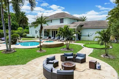 Image de 8br Entertainers Estate w/ Pool, Games & Theater!