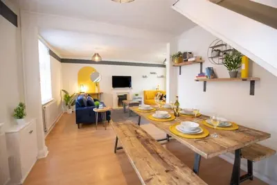 Image de 3 bed 3 bath house with parking - Central Ashby
