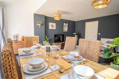 Image de Modern 3 bed house, 2. 5 baths with wi-fi & parking