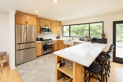Image de Light-filled home near Asilomar Beach