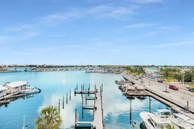 Image de Downtown Penthouse•Waterviews•Pool, Dock, Parking