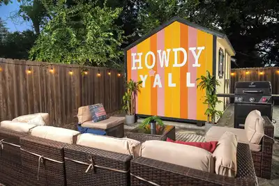 Image de Outdoor Hangout, Near Downtown, Riverwalk, Frost Bank Center