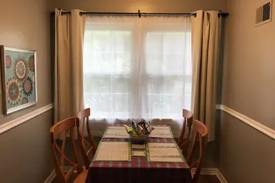 Image de Comfort & Proximity to Downtown and Penn State (Str22-00040)