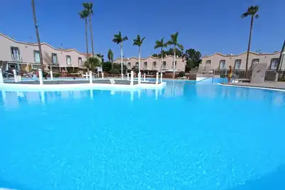 Image de ! 5 minutes from the beach! Beautiful apartment with garden and Wifi and pool