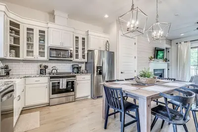 Image de This condominium is a 3 bedroom(s), 2 bathrooms, located in Carlton Landing, Ok.