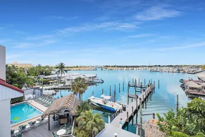 Image de Florida | Waterfront 2br/2ba w/ Pool + Dock Access