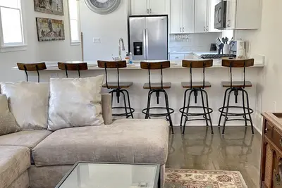 Image de Minutes from French Quarter Private home