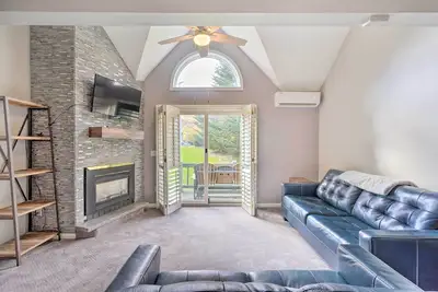 Image de Ellicottville Townhome ~ Half Mi to Slopes!