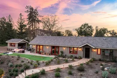Brand New Luxury Home (2bd\/2. 5ba) - Private Hottub