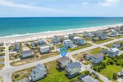 Image de Serenity Seaside-4 Bedroom Ocean View house w/Elevator & Beach access 400' away!
