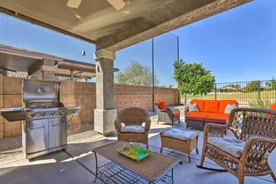 Image de San Tan Valley Home w/ Pool Access & Golf View!
