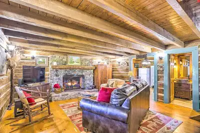 Image de Lovely Flat Rock Cabin from 1905 w/ Fireplace