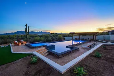 Image de Lux Desert Estate - Amazing Pool - Hot Tub - Golf