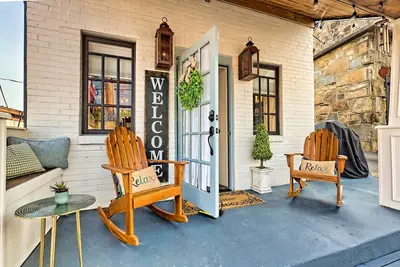 Image de 1940's Historic Blue Ridge Bus Station Bungalow!