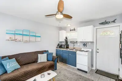 Image de Quaint Tiny Home by the Bay - Boat Launch 1 Street Over