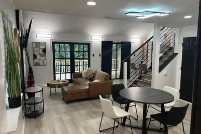 Tuxedo Touch Modern 2br Townhouse