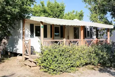 Image de Mobilheim Comfort 30m2 (3 Schlafzimmer) + überdachte Terrasse 10m2 6 Personen