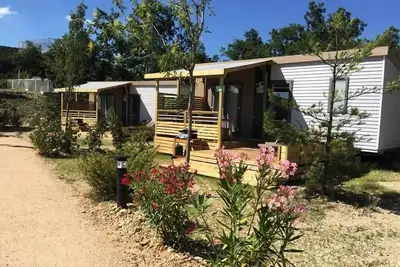 Image de Home-Flower Premium 30m2 (3 Schlafzimmer) + überdachte Terrasse von 16m2 6 Personen