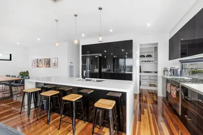 Image de Bayview- Sleeps 14, Aircon, Garage, Pets welcome!