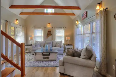 Image de Skiers' Paradise - Private home with hot tub, close to Saddleback Mountain!