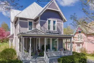 Image de Lady Viola - Victorian w\/ Balcony Hot Tub