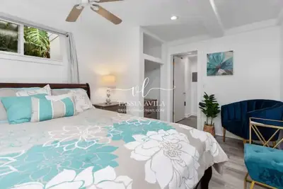 Cozy Home Downtown, 2 Bed 1 Bath - Free Parking