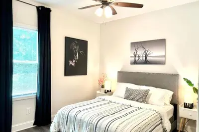 Image de Beautiful, condo centrally located Atlanta gem!