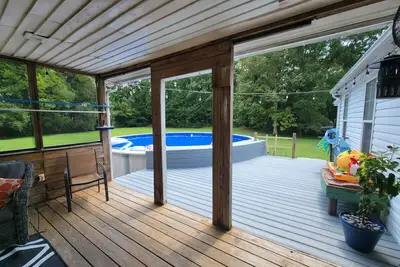 Image de Jacksonville Ranch with private Hottub and Pool, stocked Pond with row boat, Bike and Hiking trails