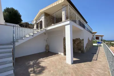 Sea-View Spacious Modern Villa - under 10 mins walk to the beach!