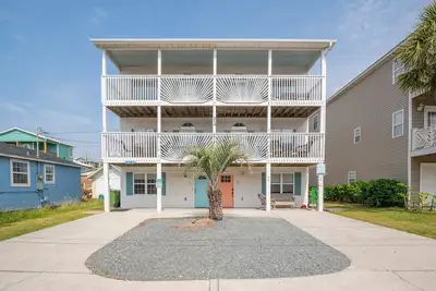 Image de Completely Remodeled - Beach Access 3 Doors Down - Near Kure Beach Pier
