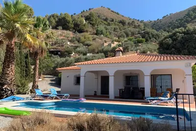 Image de Cómpeta, Málaga – Last Chance for a Perfect May Getaway