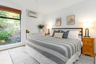 Image de ❄︎Cloud Nine❄︎ | 2 Br Heated Pool & Hot Tub | Mountain Views | Free Parking