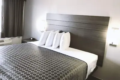 Image de Blue Way Inn By Jasper Near Frost Bank Center -Comfort 1 King Bed Non Smoking