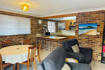 Image de Secured Parking * Bbq * Center of town* No Linen