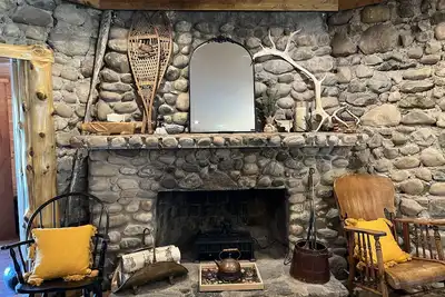 Image de Cozy Stone Cottage overlooking Smith Lake