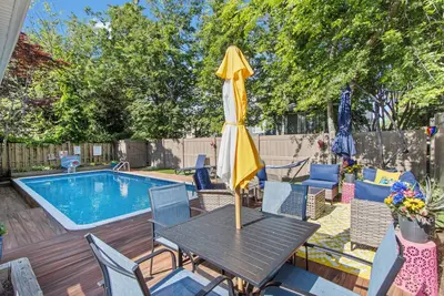 Image de One of the Largest Pools in Downtown! Sleeps 15 and Discounts Available!